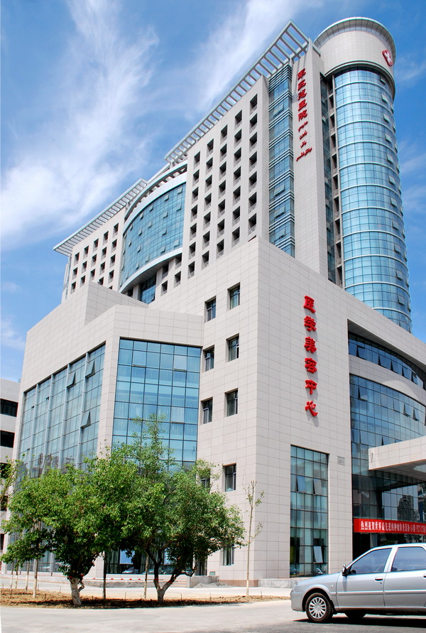 新疆军区总医院院景.JPG